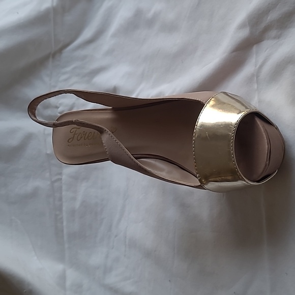 Size 9 beige and gold open toed high heels - Picture 2 of 8